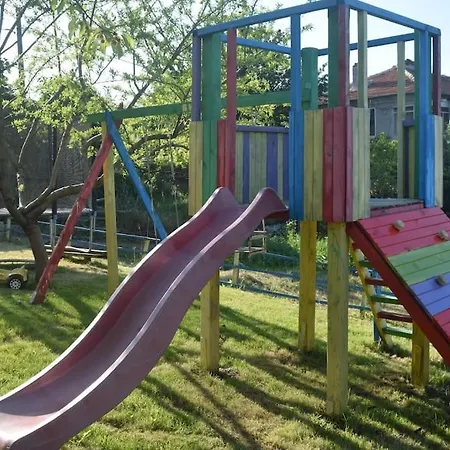 بيت للعطل къща виктория Banya (Burgas)